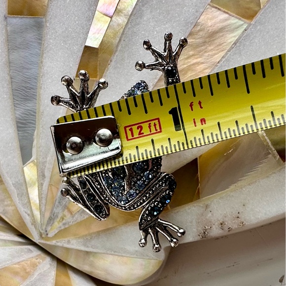 Vintage!! 1928 Silver Tone Blue, Green Rhinestone Frog Brooch Pin - Picture 5 of 5